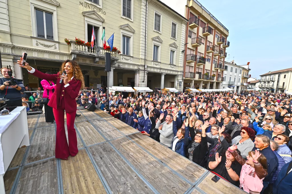 samira lui fiera del tartufo mombercelli palco foto giò