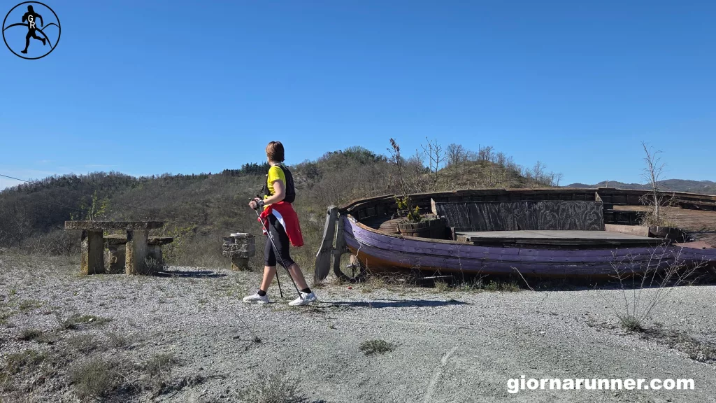 calanchi e barca viola merana