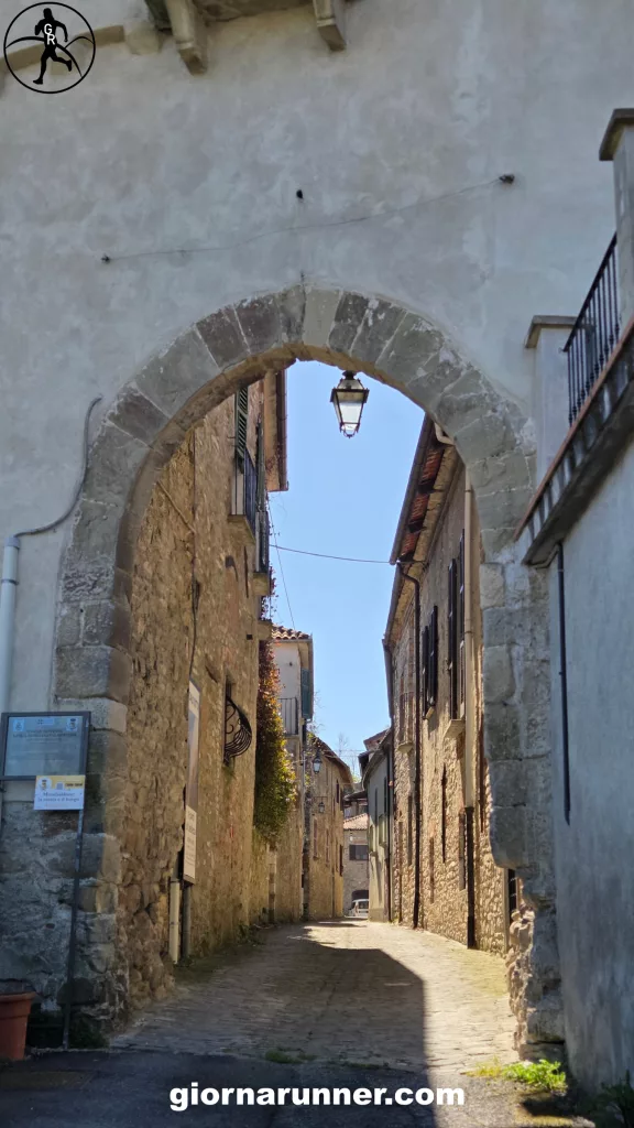 Mombaldone porta